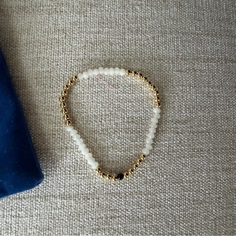 Allie+Bess - Picture 2 of 4